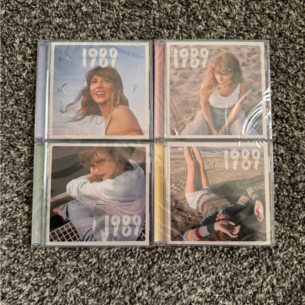 Taylor Swift - 1989 (Taylor's Version) Set of 4 Deluxe CDs w/Polaroids